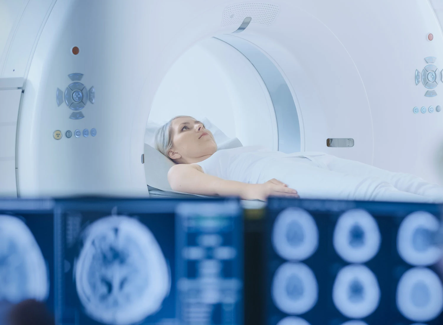 patient mri bed with image